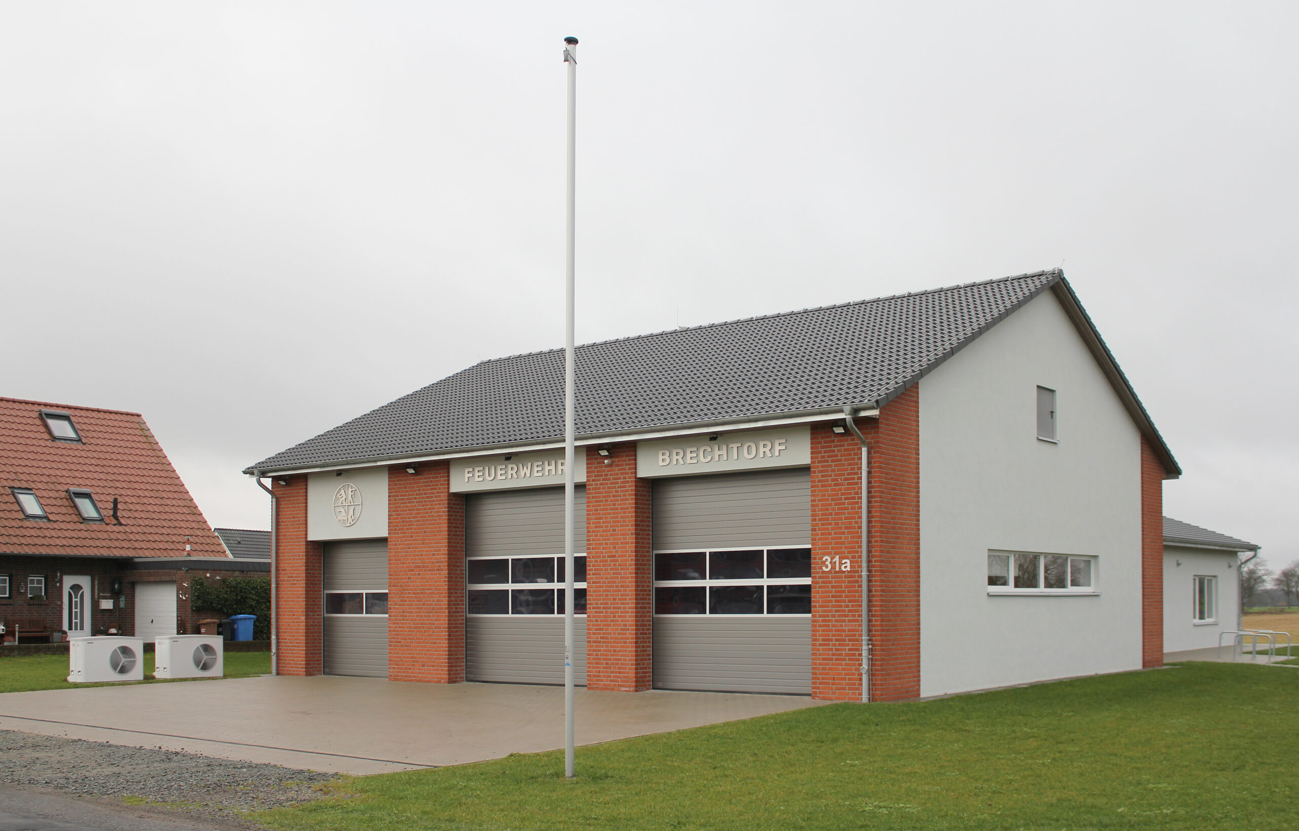 Architektur des Feuerwehrgerätehaus mit zwei Fahrzeugplätzen vom Architekturbüro Die Planschmiede