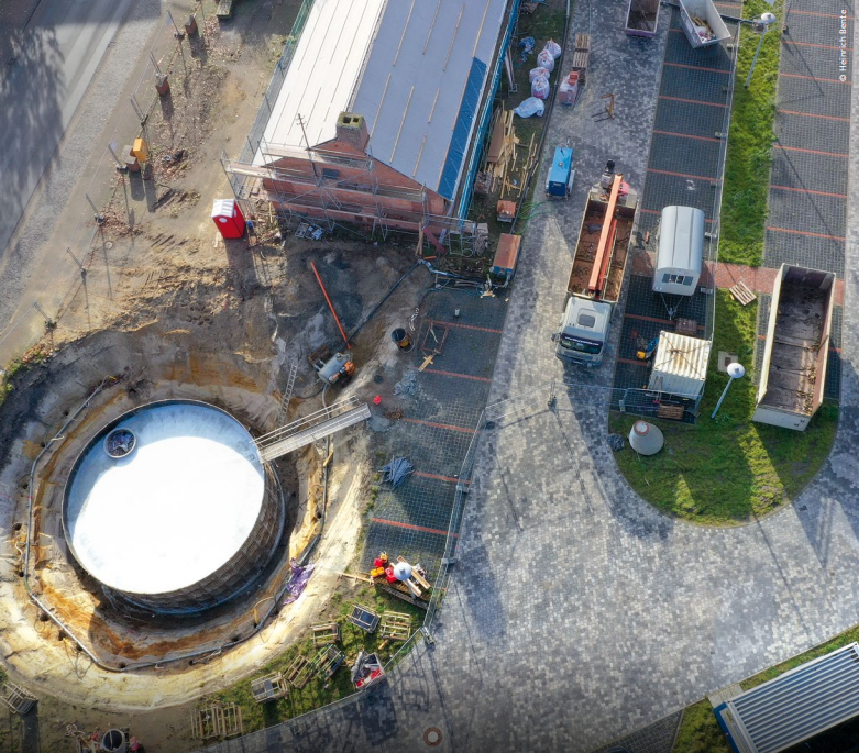 Eisspeicher zur Versorgung von fünf Gebäuden mit Wärme im Winter mit und im Sommer mit Kälte, Planung und Installation der TGA vom Planungsbüro Der Planschmiede